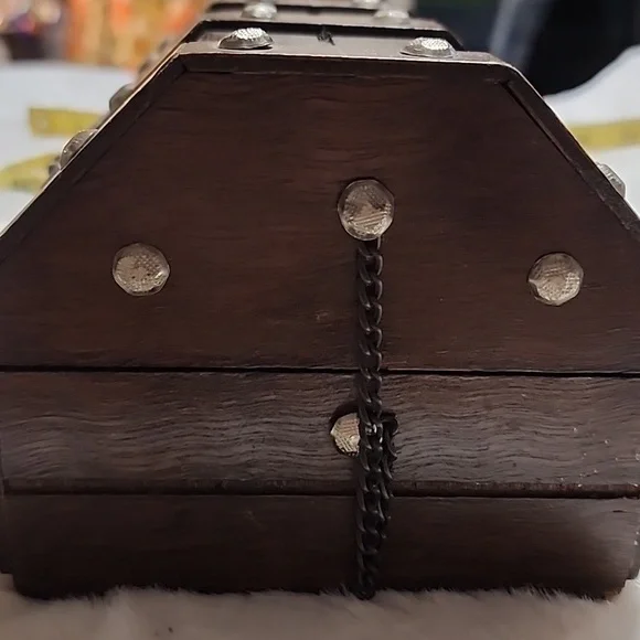 Vintage Wooden Pirate Treasure Chest Box With Lock& Key ! - Picture 4 of 10